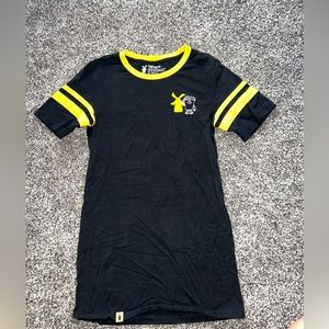 Dutch bros shirt, x-small, like new